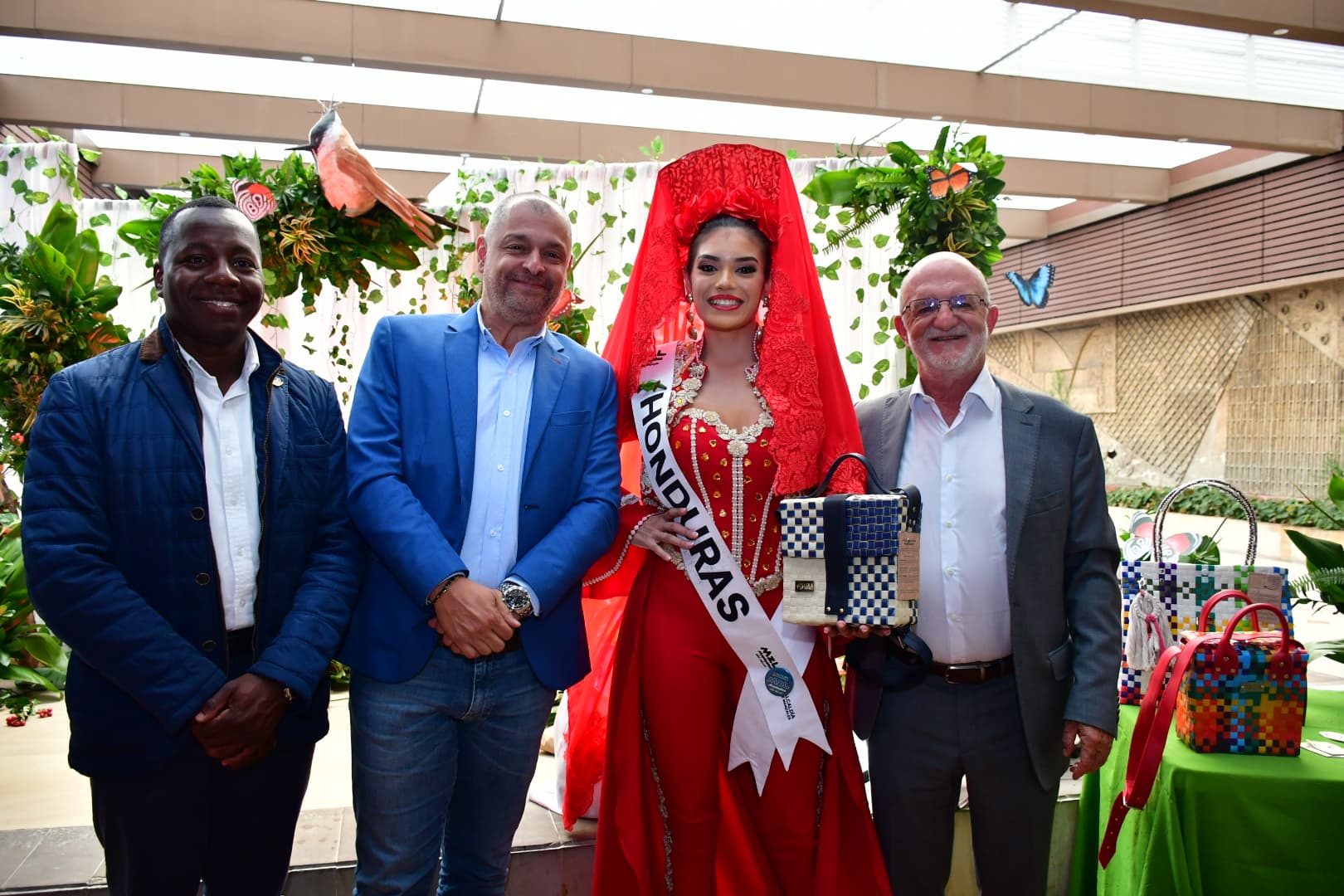Con un derroche de cultura y gastronomía, la Industria Licorera de Caldas y la Gobernación deleitaron a las candidatas al Reinado Internacional del Café 2025 - Es Caldas