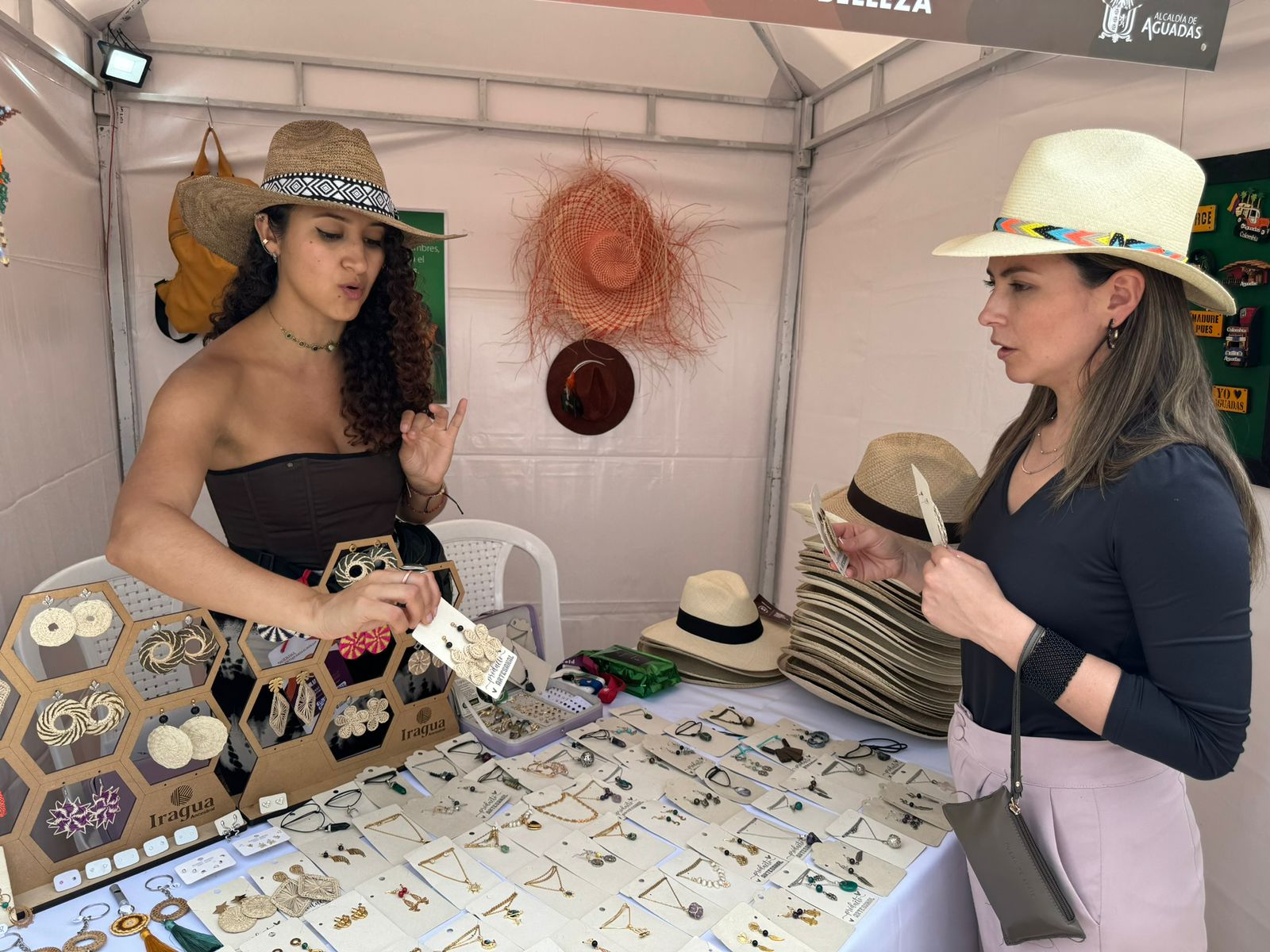 Artesanías de Caldas, talento y tradición del departamento que se hace presente en la Feria Artesanal de Manizales 2025 - Es Caldas