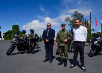 ¡Refuerzo de la seguridad en Caldas! Gobernación acompañó a la concesión Pacífico Tres a la entrega de 10 motocicletas para el Batallón Ayacucho