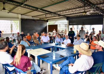 Diálogo liderado por la Gobernación de Caldas permitió restablecer la movilidad en Isaza, Victoria