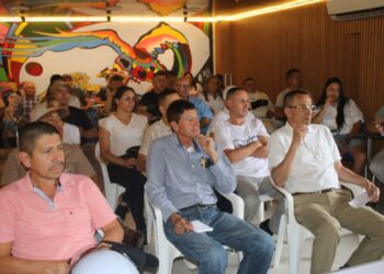 Autoridades sanitarias de Caldas y FENAVI lideraron capacitación a expendedores de carnes en el municipio de Villamaría