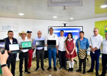 Belalcázar le apuesta al futuro: con computadores y aula STEM, el Gobierno de Caldas y la UNAL transforman la educación