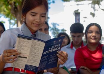 Caldas consolida su apuesta por la educación: el 97% de sus instituciones públicas ya ofrecen doble titulación