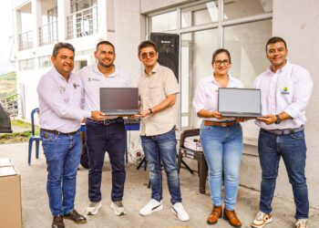Marquetalia enciende su futuro educativo con nuevos computadores y un aula STEM, proyectos educativos respaldados por la Gobernación de Caldas