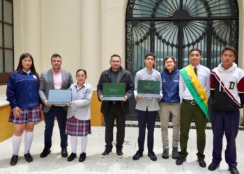 Caldas le apuesta a la educación digital con la entrega de 666 computadores para sus instituciones educativas