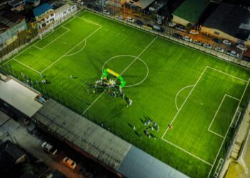 Caldas sigue iluminando el deporte: Neira estrenó luminarias en su estadio
