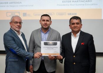 En alianza estratégica, Secretaría de Educación y Red Summa impulsan nuevas oportunidades educativas con becas para Caldas