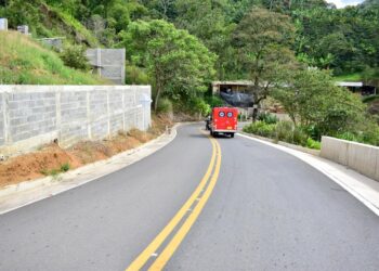Con una inversión mayor a los $10.700 millones, la Gobernación de Caldas entregó la vía que conecta a San Lorenzo con La Central ¡Más desarrollo para las comunidades!