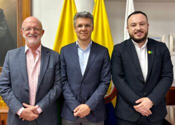 Gobernación de Caldas e ICETEX fortalecerán acceso a la educación superior, el bilingüismo y el bienestar institucional en el departamento