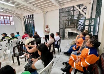 Equipo del Programa Anticontrabando de Caldas capacita a comerciantes de Supía previo a la Feria de la Colación