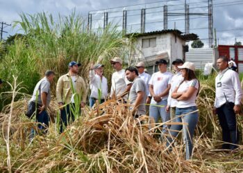 Un lote para 880 viviendas y $5.250 millones para reparaciones iniciales: el plan que presentó Caldas al Minvivienda para empezar la reconstrucción del departamento