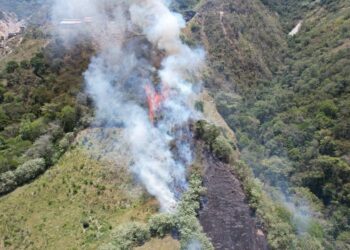 Acciones humanas y quemas provocan incendios en Caldas: se registran 1.812 hectáreas afectadas