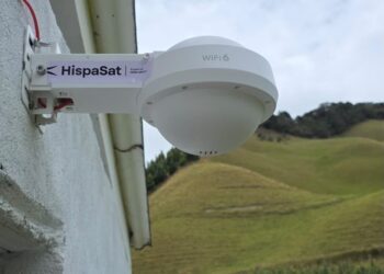 Gobierno de Caldas, en alianza con Hispasat, lleva conectividad satelital a 20 municipios afectados por el terremoto
