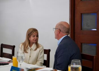 Revisar proyectos estratégicos, destrabar tres procesos para iniciar obras y llevar necesidades del departamento ante el Presidente, compromisos de Mintransporte en su visita a Caldas