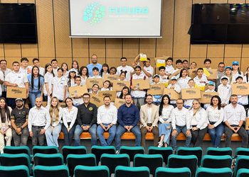 Gobierno de Caldas reconoce el compromiso y talento de los participantes de Expoclubes: 40 estudiantes ganadores recibieron computadores portátiles