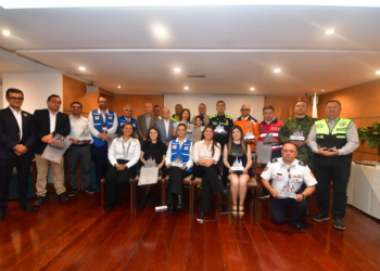 Gobernación de Caldas reconoció la labor de quienes estuvieron en el primer frente de atención del sismo del 10 de agosto